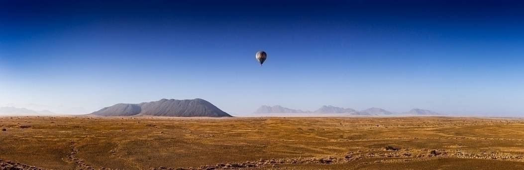 mit dem Heißluftballon über die Namib